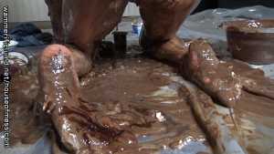 cumming-in-chocolate-total-coverage-in_1