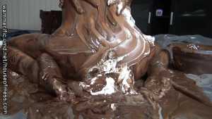 cumming-in-chocolate-total-coverage-in_1