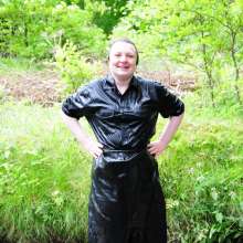 DungeonMasterOne: Evelyne the Cook wears her real leather skirt and boots in the river!