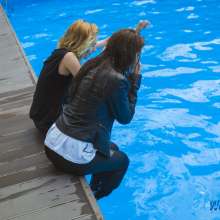 wet.look.me: mmmmmmmmmm!  Angela and Vita playing in the pool!