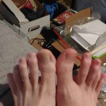 Dbolt87: Looking to make content for my feet fans